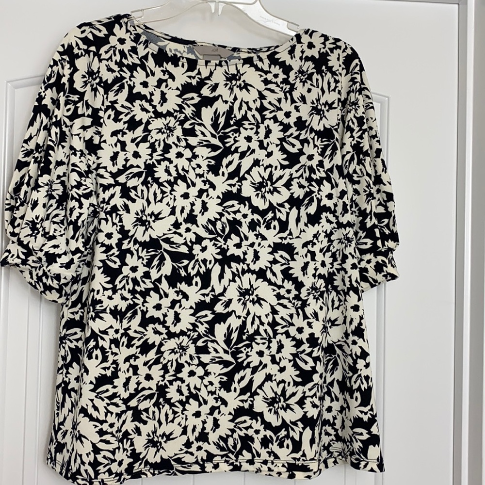 H&M Black and White Floral Top Size Large